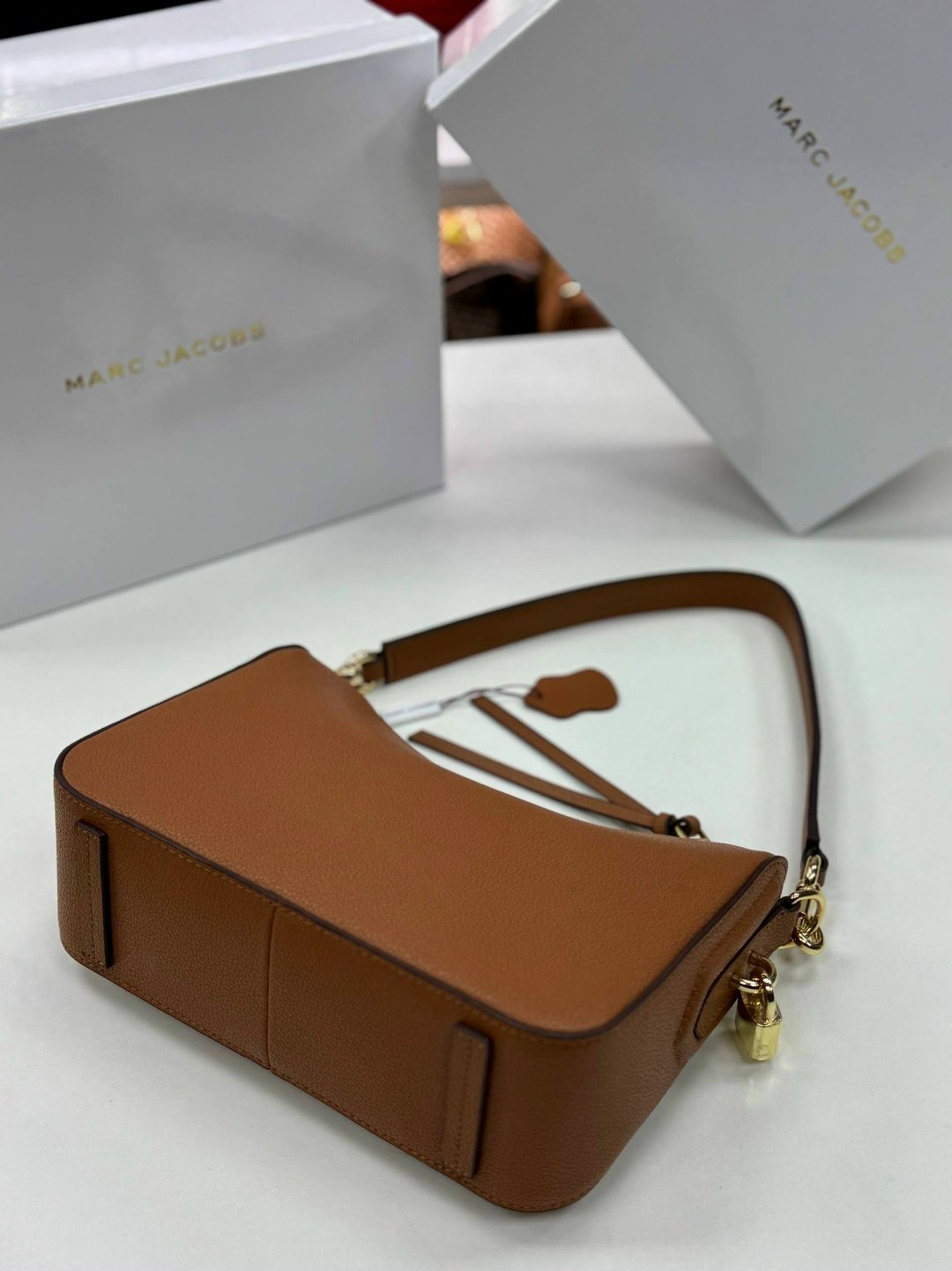 сумка marc jacobs 25-16 см натуральная замша,marc jacobs сумка женская,сумка-хобо от marc jacobs из натуральной кожи,сумка-хобо через плечо marc jacobs,сумка marc jacobs натуральная кожа