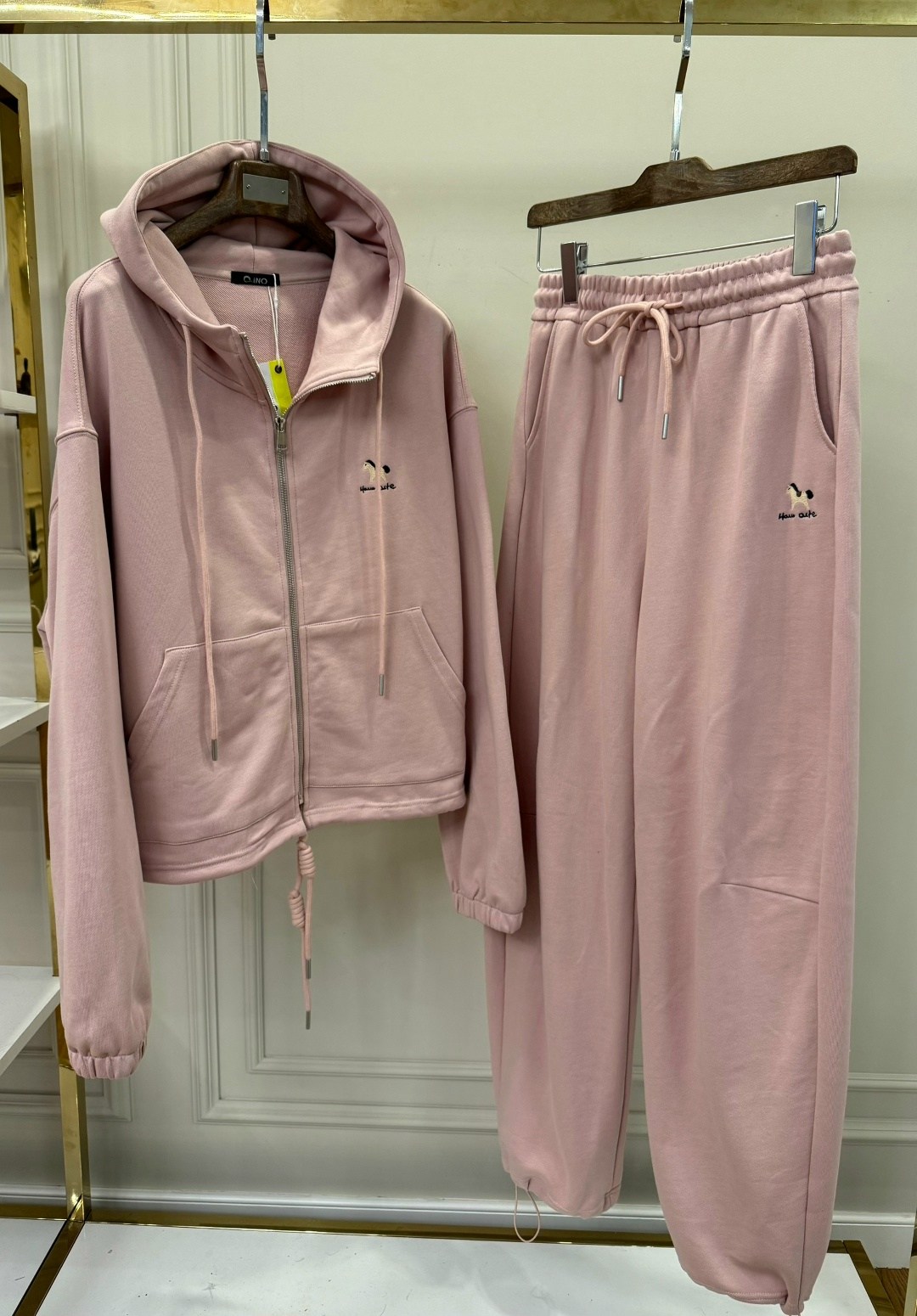 костюм спортивный,костюм спортивный женский,женский красный костюм miu miu,красный костюм,костюм велюровый