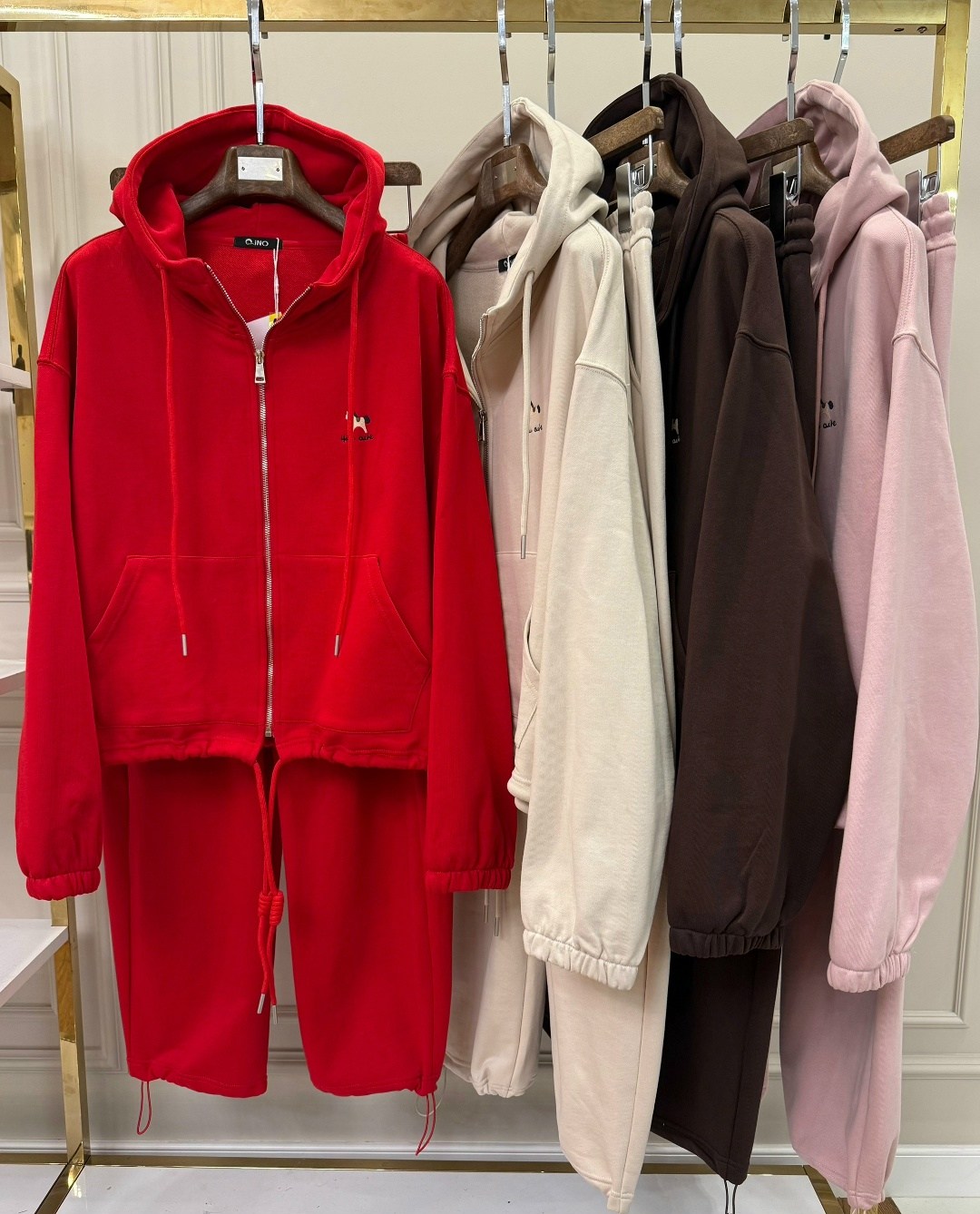 костюм спортивный,костюм спортивный женский,женский красный костюм miu miu,красный костюм,костюм велюровый