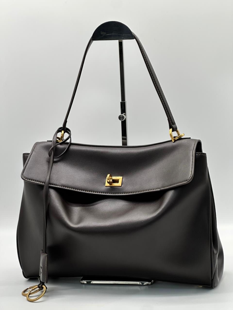 сумка balenciaga натуральная кожа 35-24 см,сумка balenciaga,сумка женская balenciaga,сумка balenciaga rodeo,женская кожаная сумка balenciaga rodeo medium черная