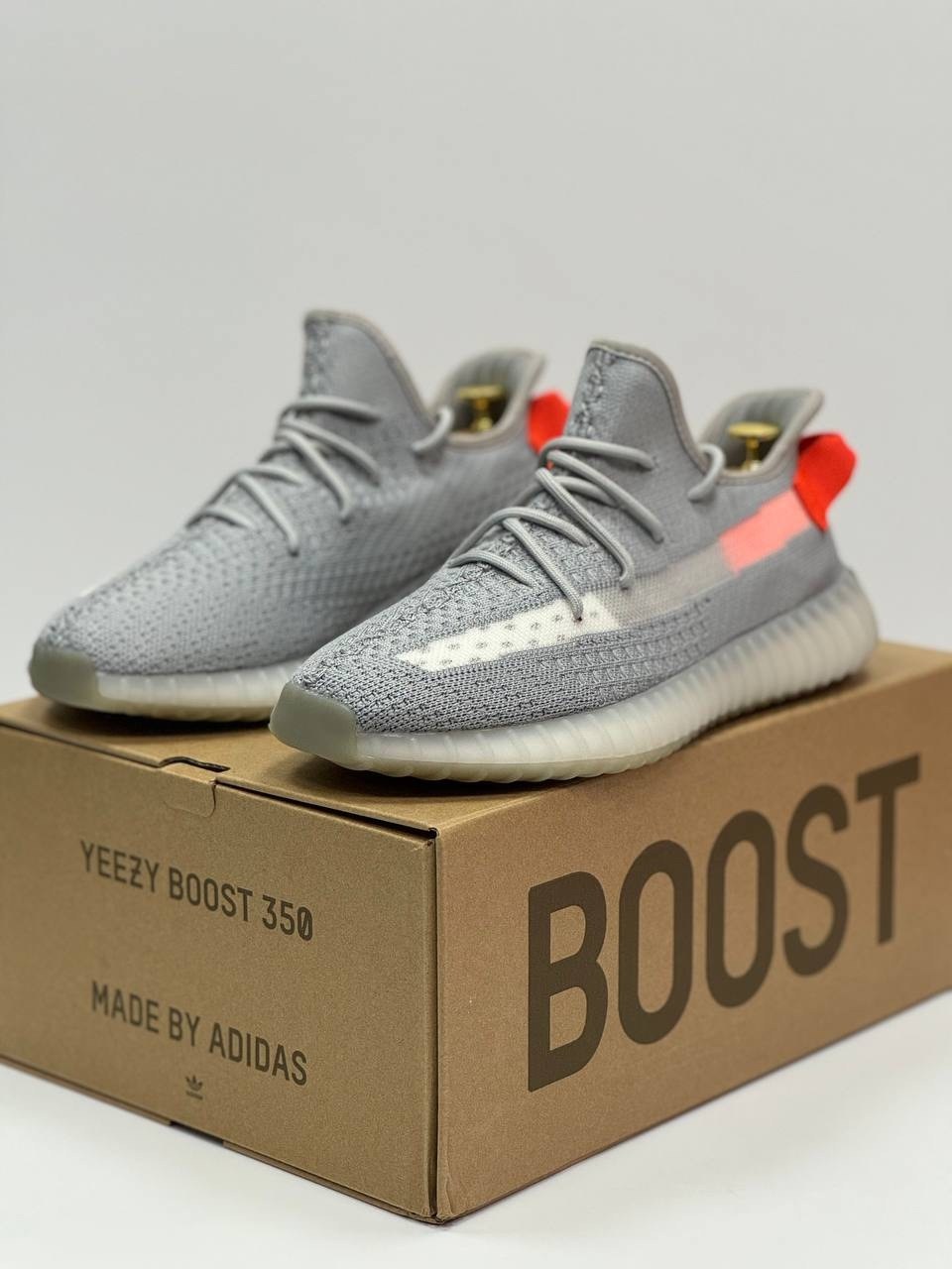 adidas yeezy boost 350 v 2,adidas yeezy boost 350 v2 tail light,adidas yeezy boost 350,кроссовки adidas yeezy boost 350,adidas yeezy boost 350 v2 light