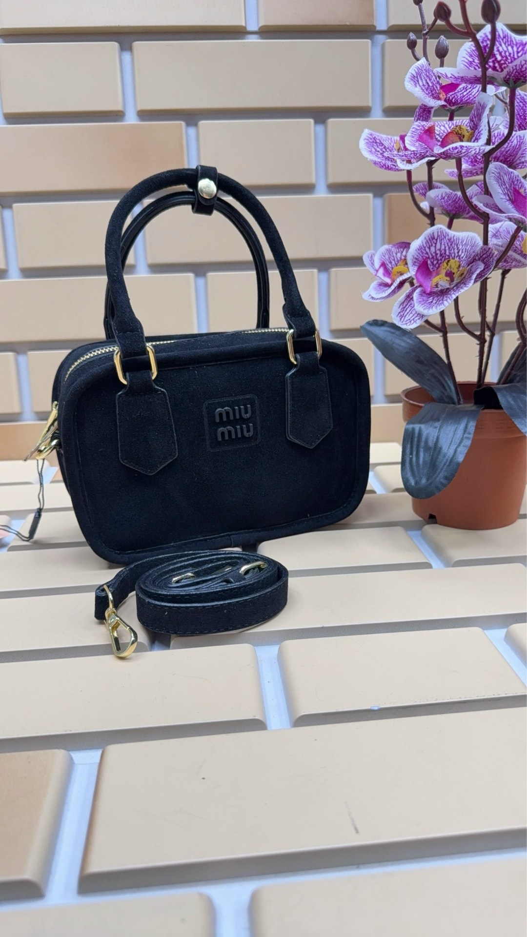 сумка замшевая коричневая miu miu,сумка miu miu замшевая,сумка женская miu miu,сумка miu miu,сумка замшевая миу миу