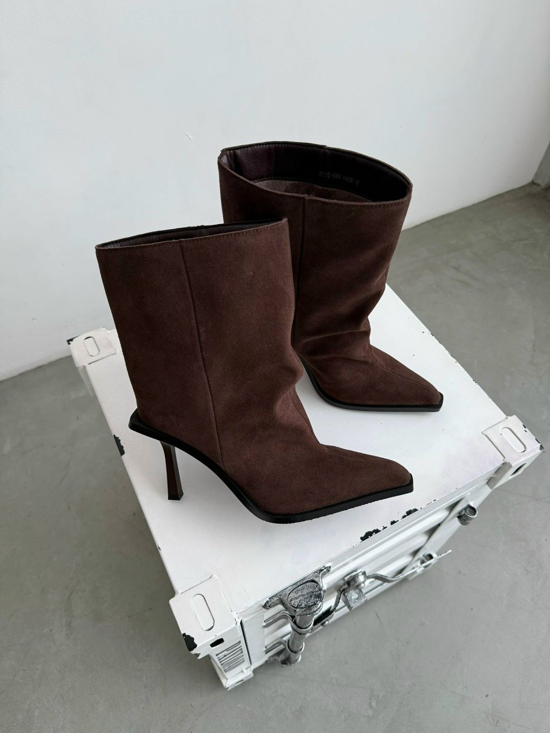 ботильоны демисезонные на каблуке шпильке londri,замшевые ботильоны,,полусапоги,женская