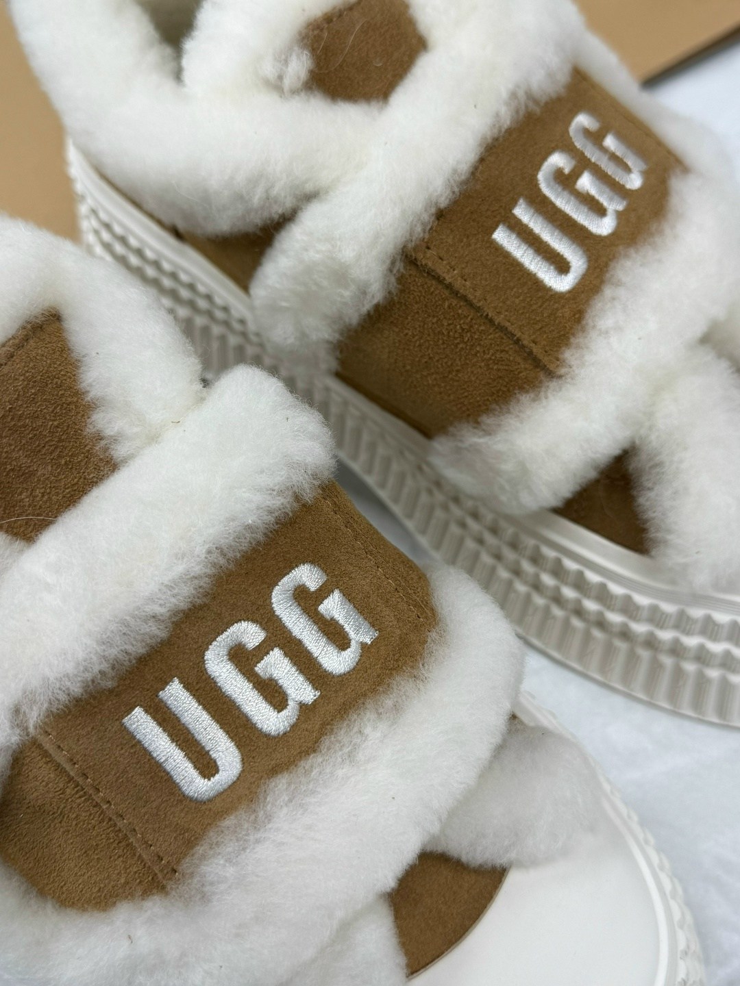,брендовые кеды ugg на толстой подошве с мехом,кеды с мехом ugg,кеды с мехом ugg lady's shoes 278842419,женская