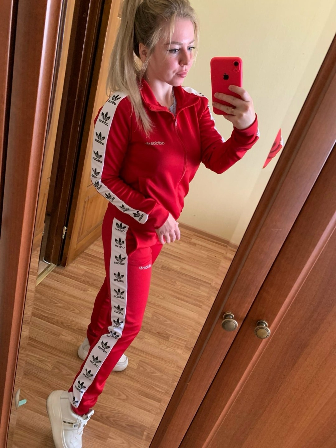 спортивный костюм тройка женский адидас,спортивный костюм женский адидас,костюм спортивный женский,женские спортивные костюмы больших размеров адидас,белый спортивный костюм женский адидас