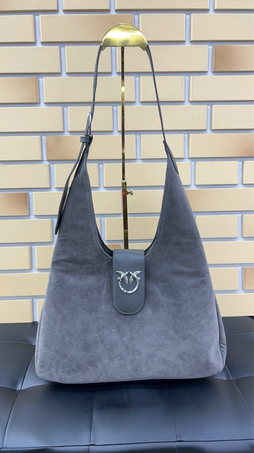 замшевая сумка,женская бордовая сумка hobo из замши с боковыми карманами,женская замшевая сумка,бордовая замшевая сумка,сумка женская из натуральной замши