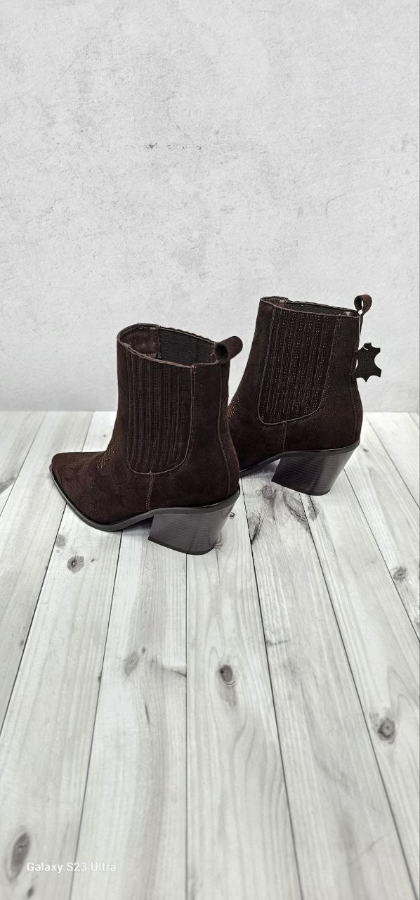 ,казаки замшевые эконика,ботинки казаки замшевые демисезонные на каблуке коричневые,ботинки казаки замшевые демисезонные,замшевые казаки