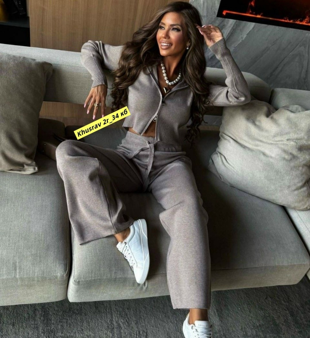 костюм стильный женский,модные костюмы,трикотажные костюмы,костюм трикотажный на молнии с капюшоном вязаный,трикотажные костюмы женские