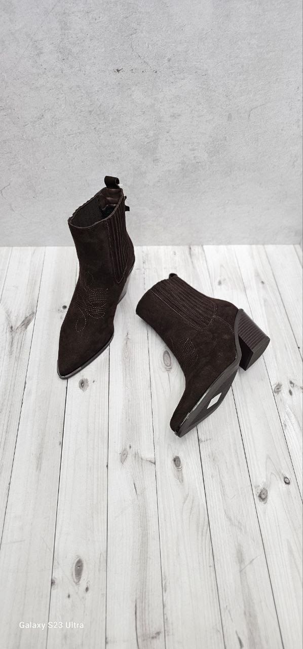 ,казаки замшевые эконика,ботинки казаки замшевые демисезонные на каблуке коричневые,ботинки казаки замшевые демисезонные,замшевые казаки