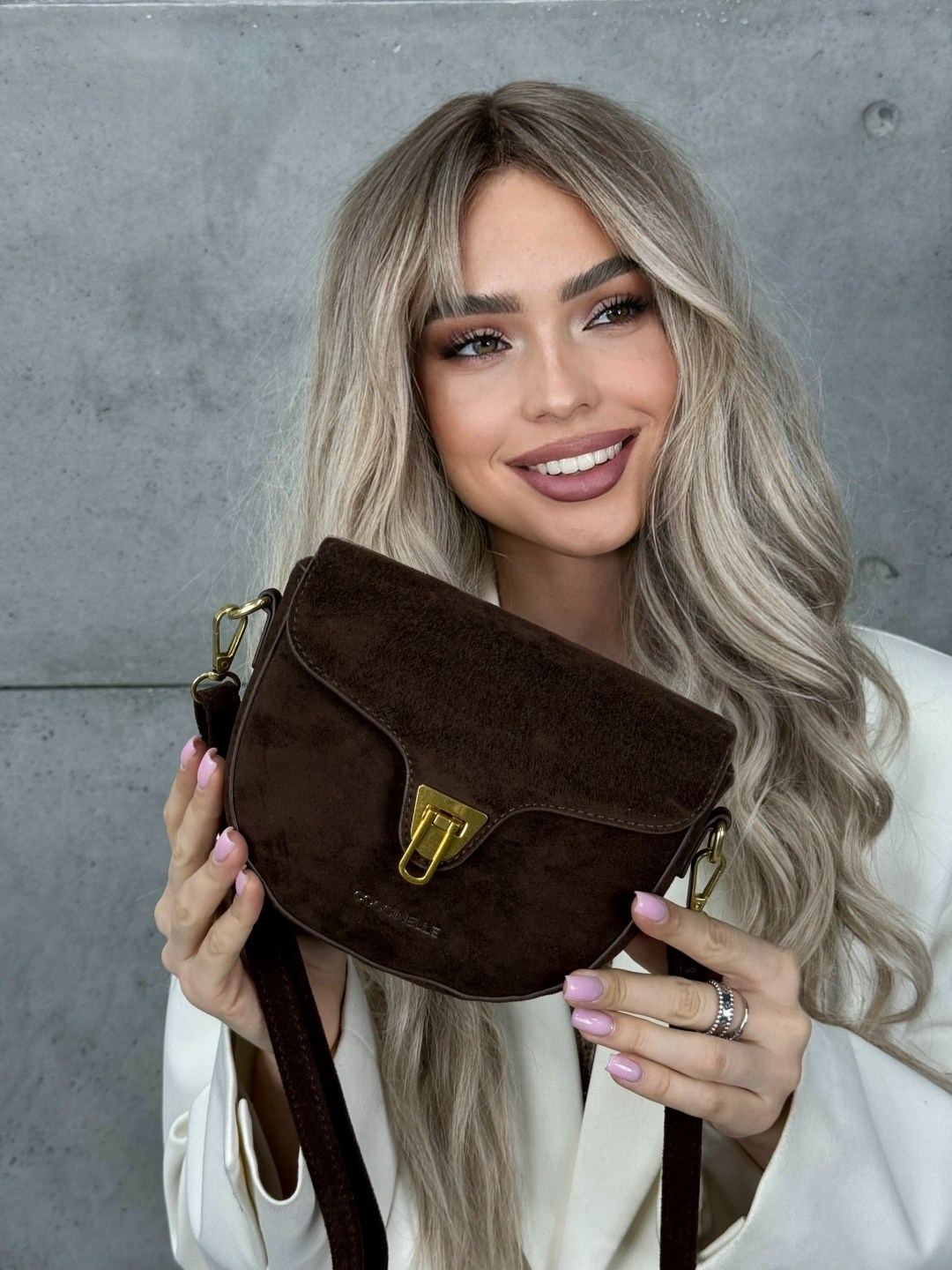 сумка женская маленькая кросс-боди chanel,сумка кросс-боди miu miu,кепка женская,стильное