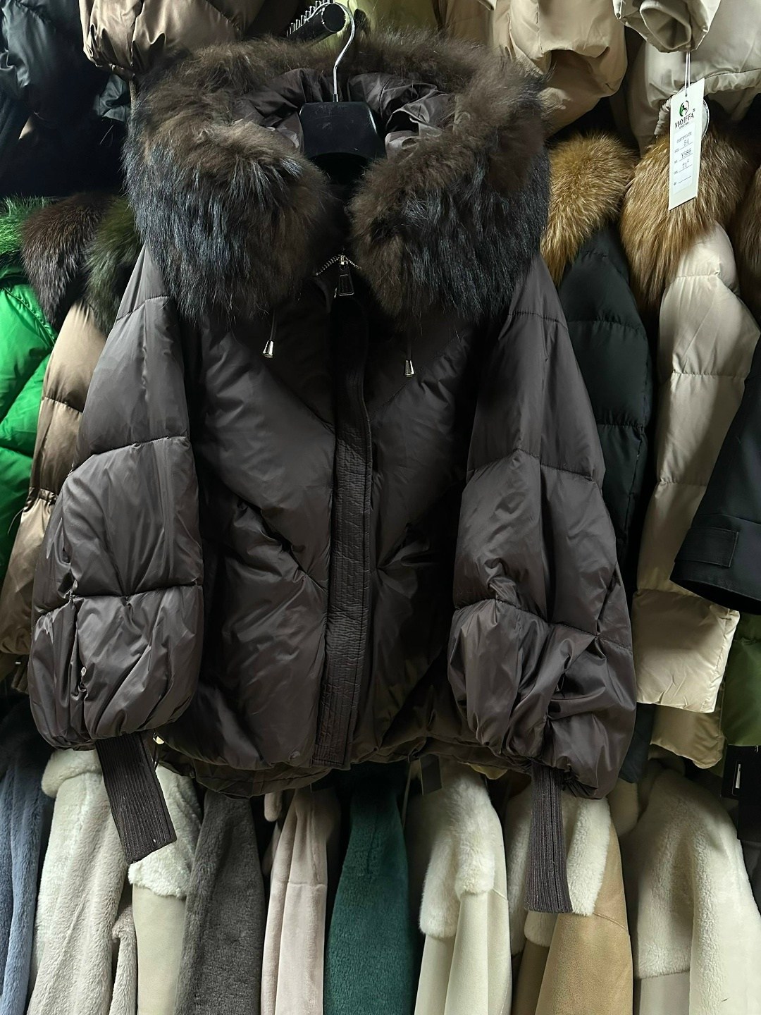 пуховик с натуральным мехом,женский пуховик на утином пуху с большим воротником и натуральным лисьим мехом,пуховик женский новый с натуральным мехом,пуховик женский с натуральным мехом,женский пуховик