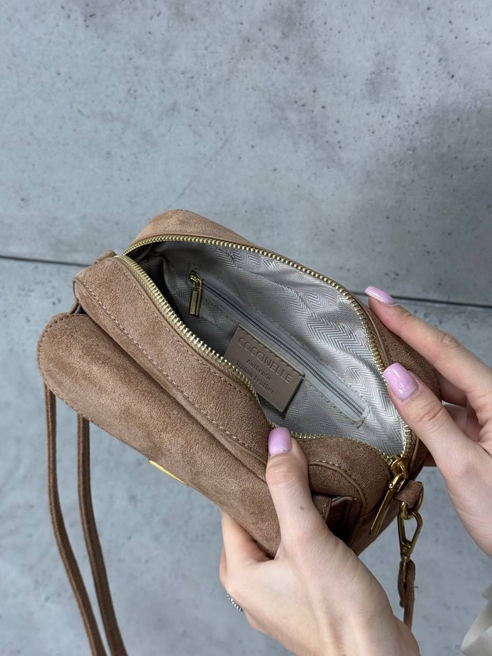 замшевая сумка,сумка,женская сумка,coccinelle arlettis suede,сумка coccinelle серая замша