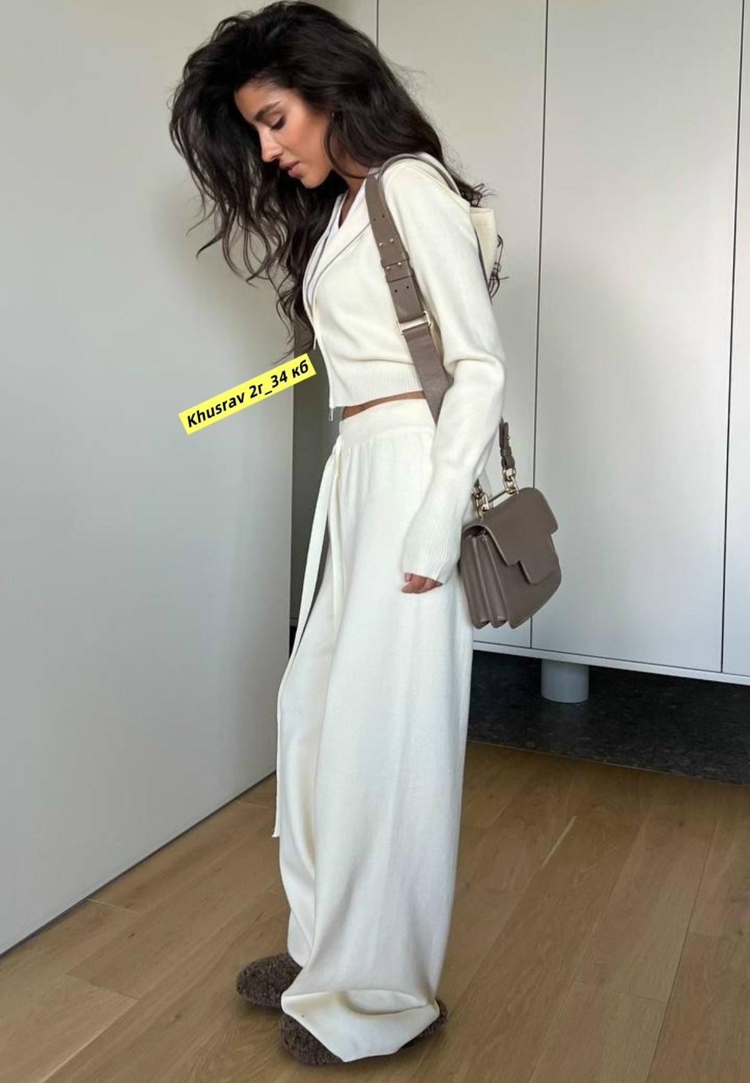 костюм стильный женский,модные костюмы,трикотажные костюмы,костюм трикотажный на молнии с капюшоном вязаный,трикотажные костюмы женские