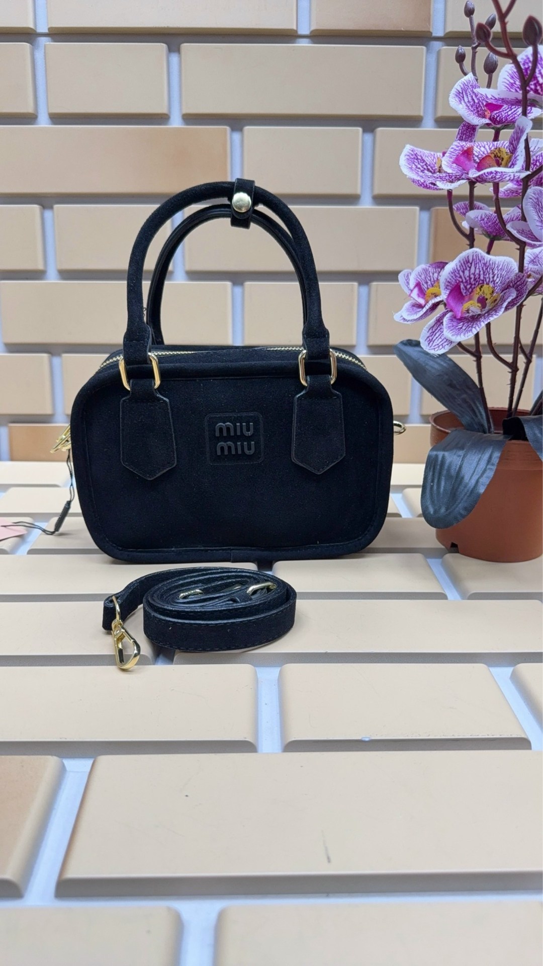 сумка замшевая коричневая miu miu,сумка miu miu замшевая,сумка женская miu miu,сумка miu miu,сумка замшевая миу миу