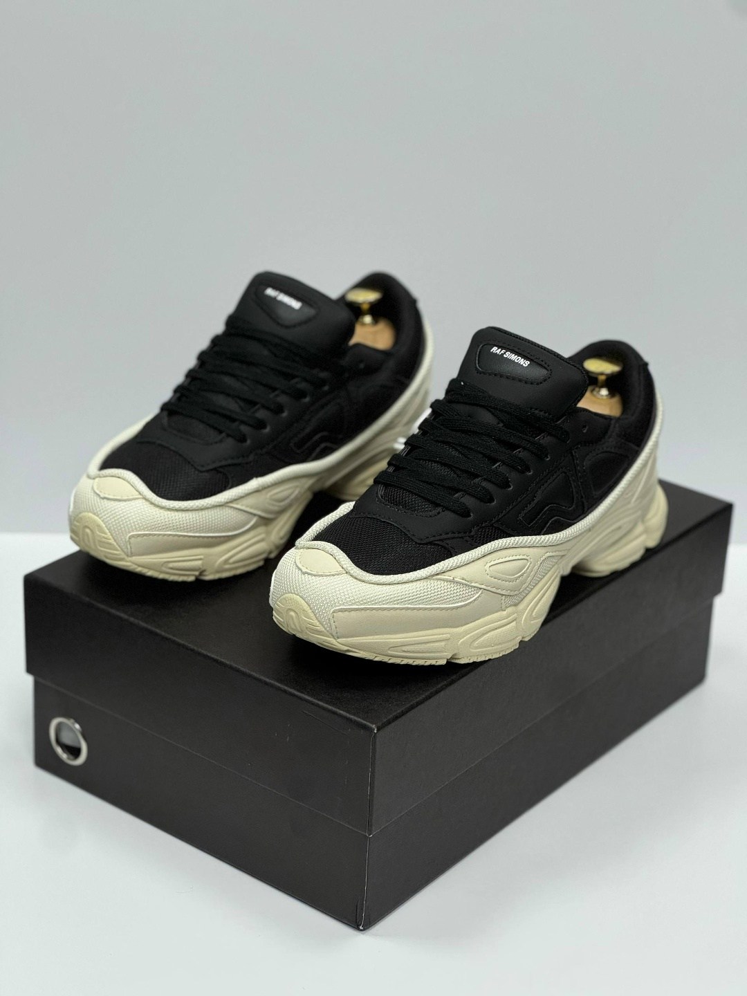 adidas x raf simons ozweego white & black,adidas ozweego raf simons black white,кроссовки adidas raf simons ozweego cream white,adidas raf simons x ozweego cream white,adidas raf simons ozweego 3 crea