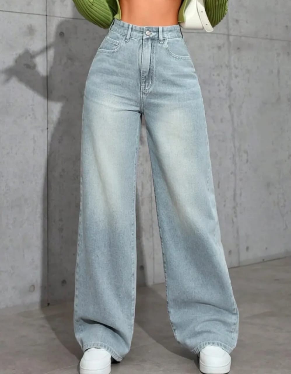 широкие джинсы,стиль с широкими джинсами,джинсы модные,широкие джинсы с пиджаком,джинсы палаццо