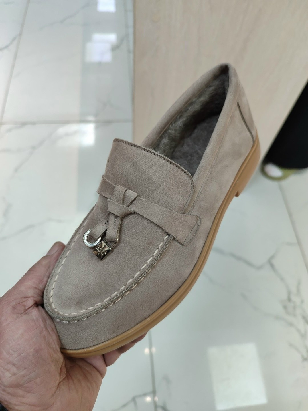 лоферы loro piana женские,лоферы loro piana,мокасины loro piana лоферы замшевые бежевые,лоферы из натуральной замши,лоферы бежевые замшевые