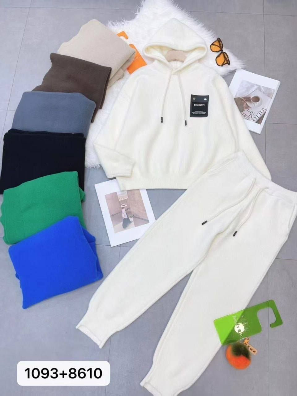 костюм на флисе,костюм спортивный,костюм женский на флисе,белый костюм,трикотажный костюм