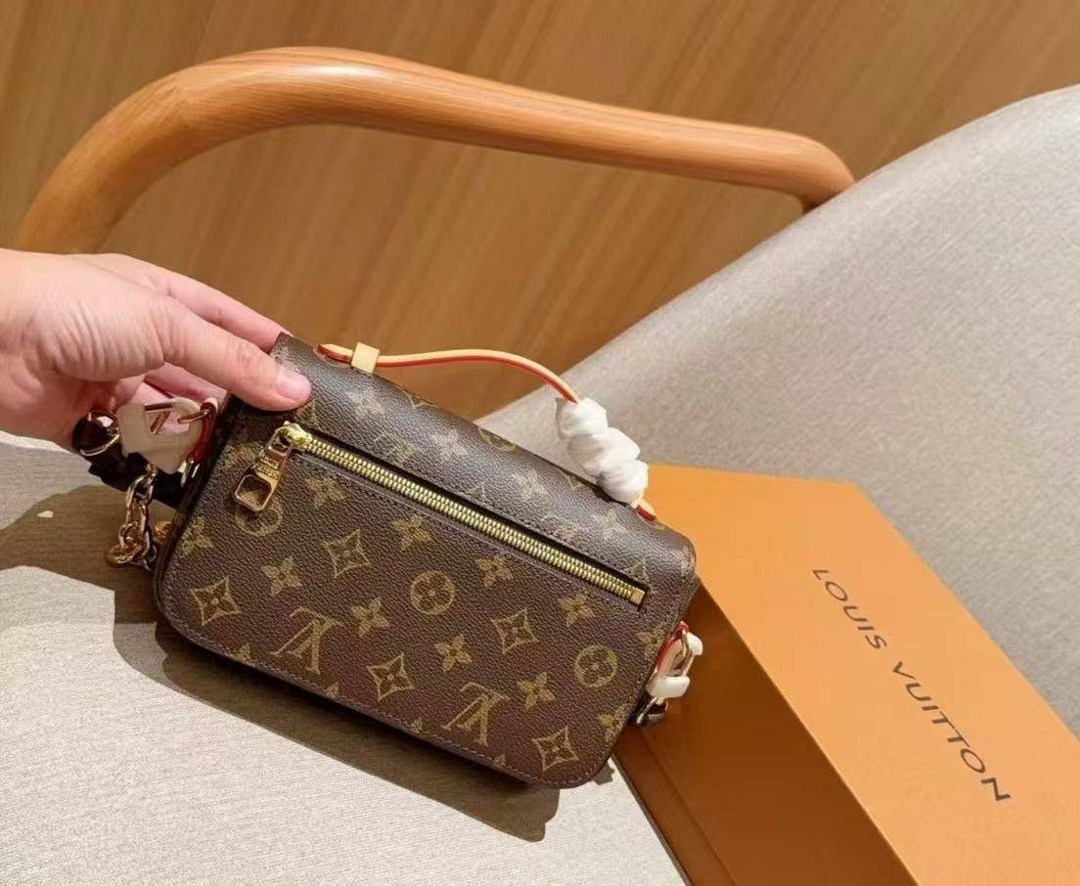 louis vuitton сумка на плечо,louis vuitton сумка,сумка pochette metis east west louis vuitton,сумка louis vuitton pochette metis,женская сумка louis vuitton