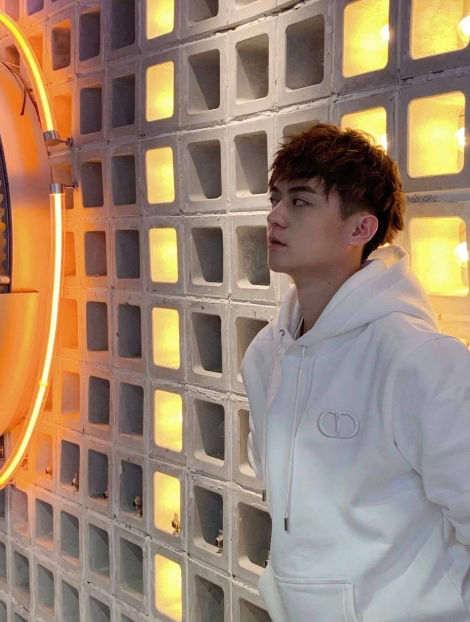 dior hoodie,толстовка стильная,модная толстовка,кофта диор,толстовка