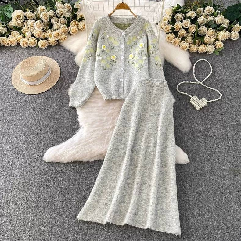 элегантные костюмы,вязаный костюм с юбкой,трикотажные костюмы,вязаные костюмы,вязаные комплекты