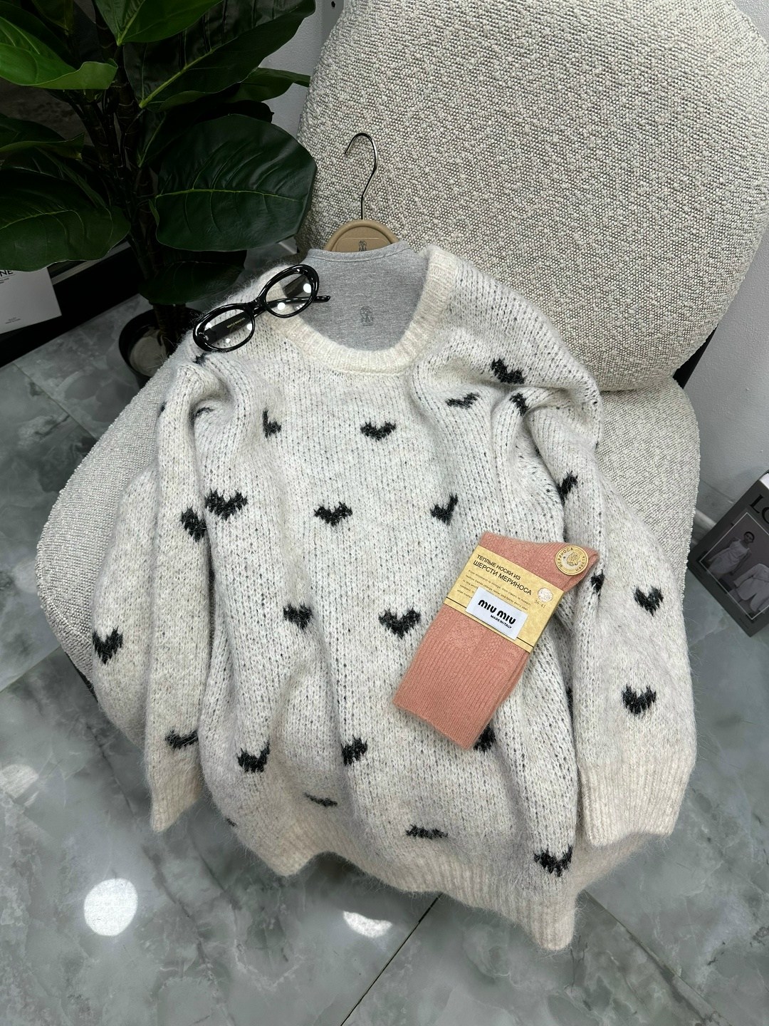 женский серый свитер с цветочным принтом и бриллиантами,джемпер для девочек,свитер женский модный мир,свитер зимние,свитер серый стразами