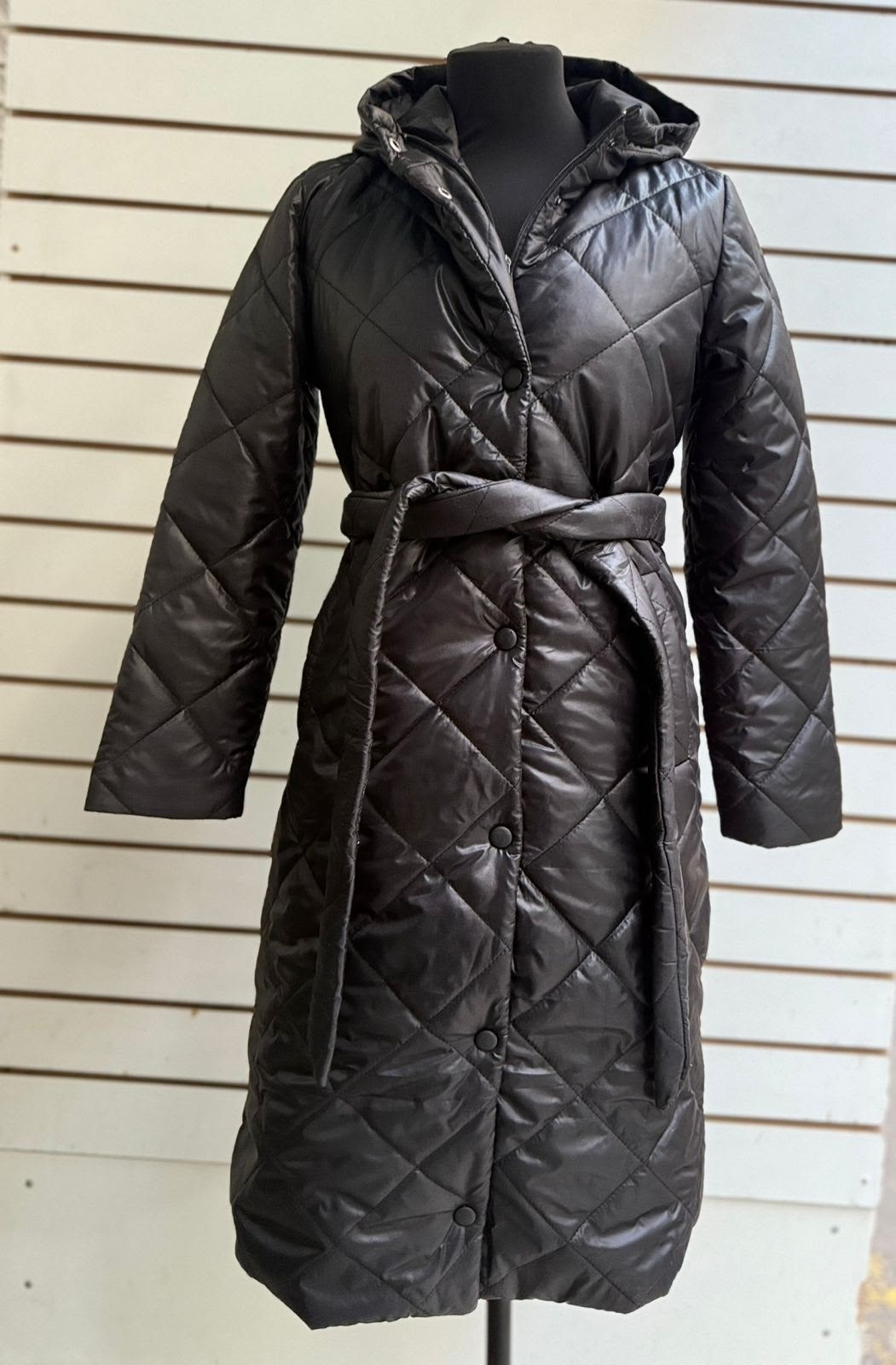 пальто на синтепоне,стеганое пальто женское,пальто демисезонная,пальто стеганое с капюшоном,демисезонное пальто стеганое
