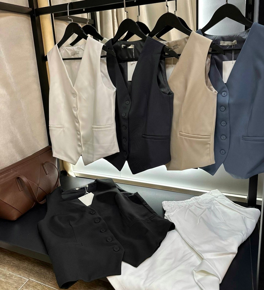 жилет женский классический костюмный,жилет классический,костюм с жилетом брючный классический,женский жилет,жилет