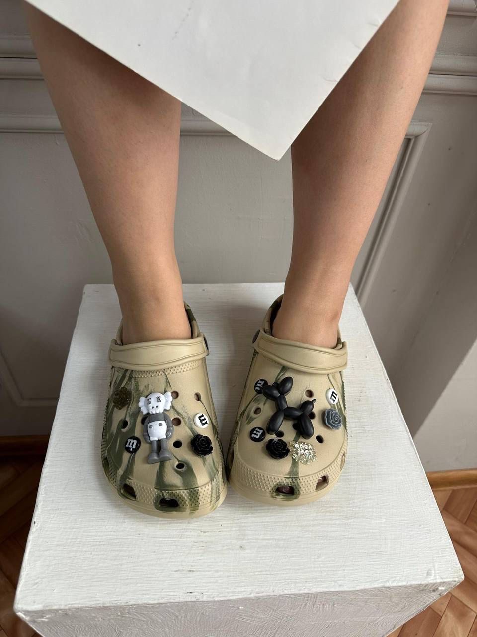 сабо crocs classic printed camo clog,crocs classic,модные кроксы,сабо crocs classic printed camo clog размер w11 бежевый,сабо crocs classic printed camo мультиколор