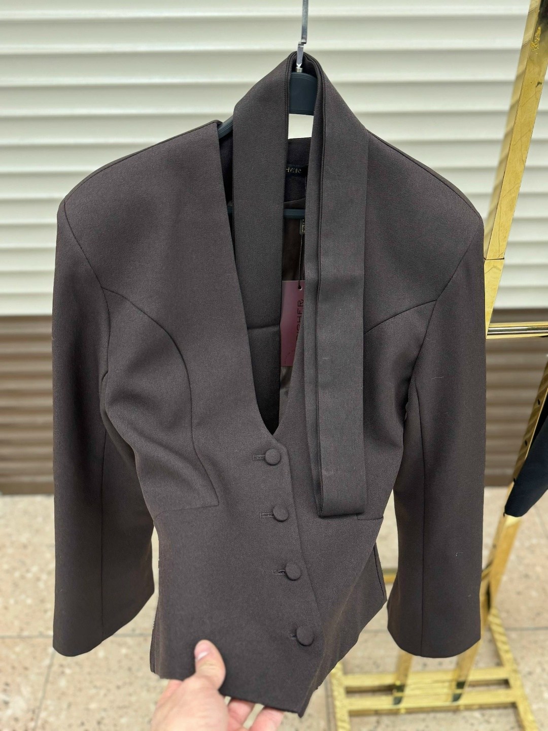 пиджак,пиджак приталенный с шарфом укороченный ln brand цвет черный,пиджак приталенный,женские пиджаки необычного кроя,жакет с баской