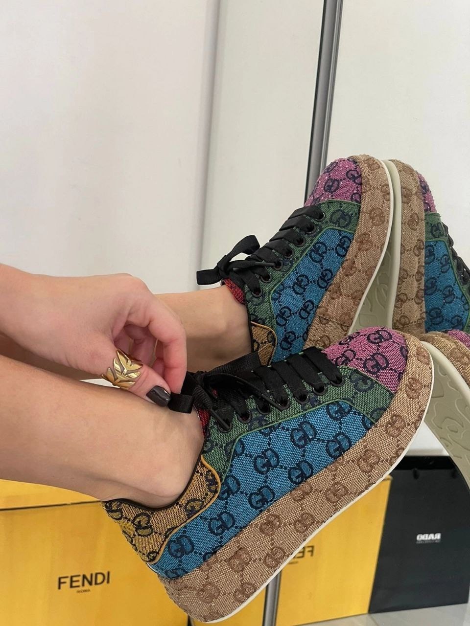 ,женская ,женские кроссовки,удобные кроссовки,кроссовки гуччи цветные