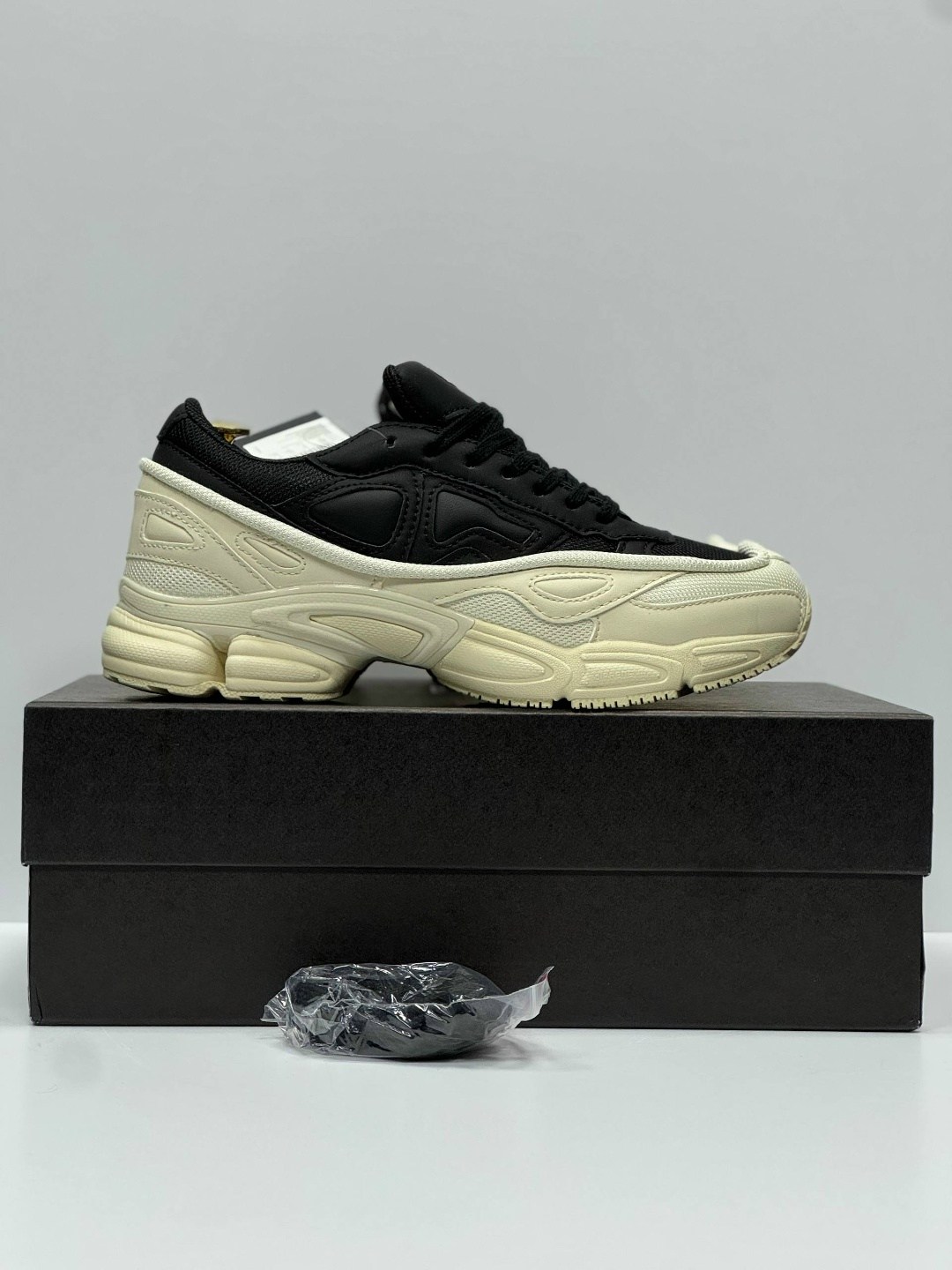 adidas x raf simons ozweego white & black,adidas ozweego raf simons black white,кроссовки adidas raf simons ozweego cream white,adidas raf simons x ozweego cream white,adidas raf simons ozweego 3 crea