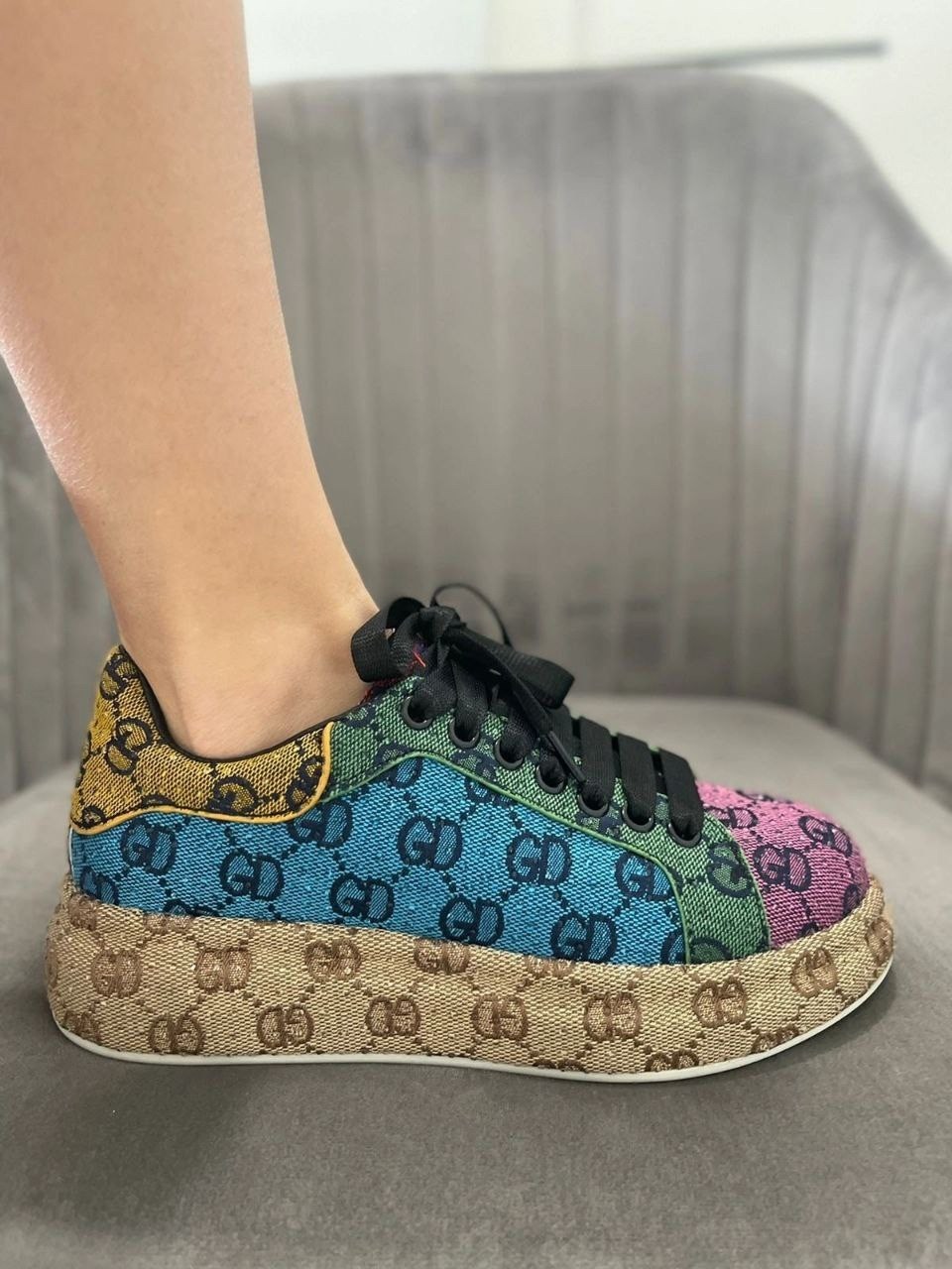 ,женская ,женские кроссовки,удобные кроссовки,кроссовки гуччи цветные