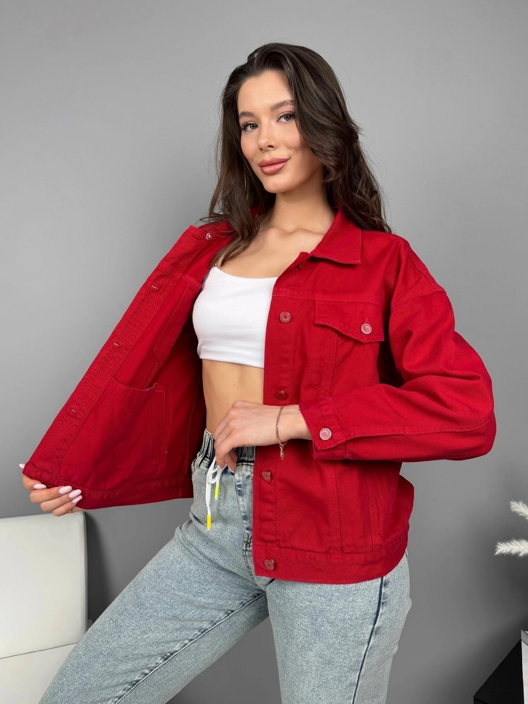 джинсовая куртка,куртка джинсовая женская,классическая джинсовая куртка женская,куртка модная,джинсовая куртка повседневная