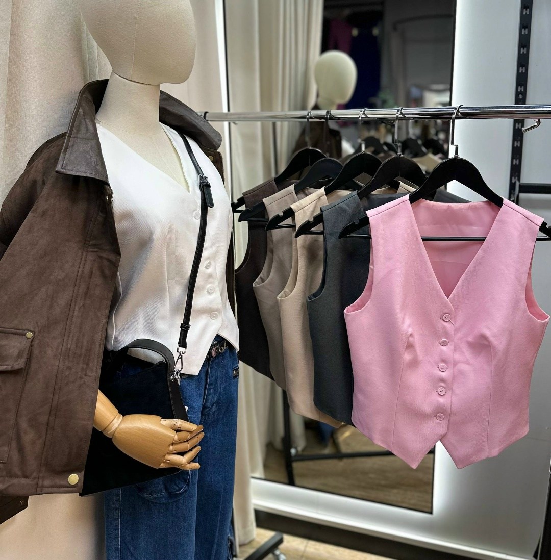 летние костюмы,стильные наряды,брючный льняной костюм с жилеткой,костюм с шортами,льняной жилет женский летний