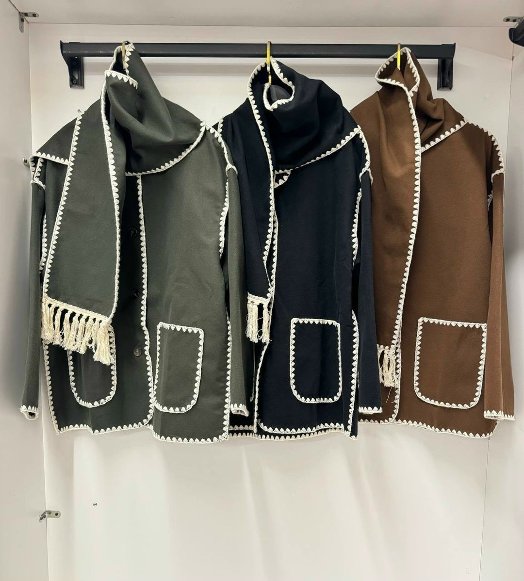 модное шерстяное пальто,пальто модное,пальто с шарфом,пальто и куртки,пальто с высоким воротником