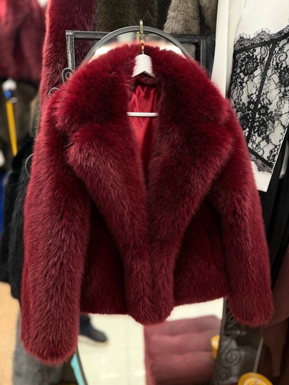 шуба искусственная короткая rvb store,шуба красная,шуба искусственная,женская шуба,бордовая шуба
