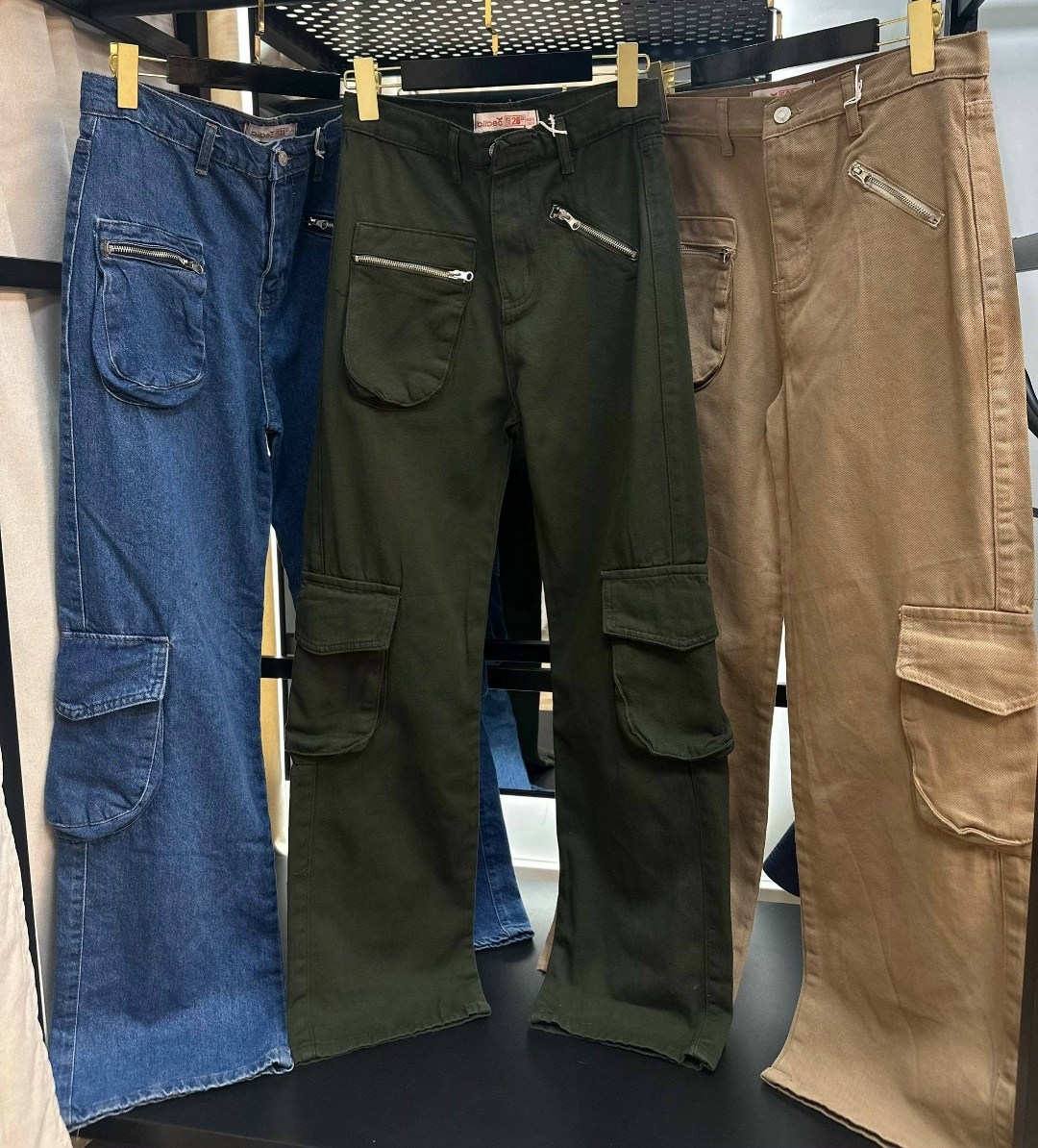 карго джинсы,джинсы карго женские,джинсы карго с кармана,джинсы женские широкие прямые карго с карманами zolinelli,джинсы широкие прямые карго с карманами