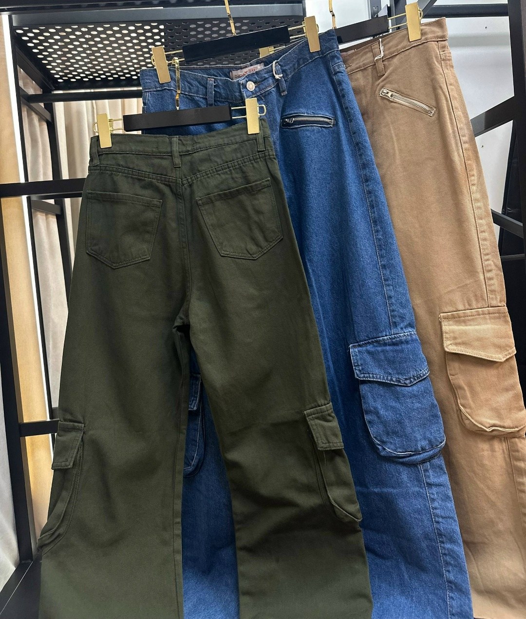 карго джинсы,джинсы карго женские,джинсы карго с кармана,джинсы женские широкие прямые карго с карманами zolinelli,джинсы широкие прямые карго с карманами