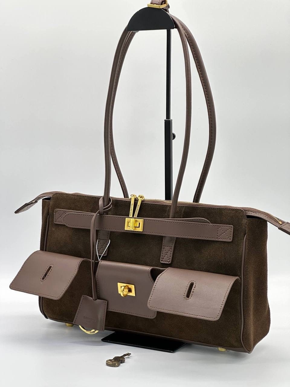 женская замшевая сумка balenciaga коричневая с кожаными вставками,сумка balenciaga,женская сумка из натуральной замши и кожи от balenciaga,сумка из натуральной кожи balenciaga женская,сумка женская за