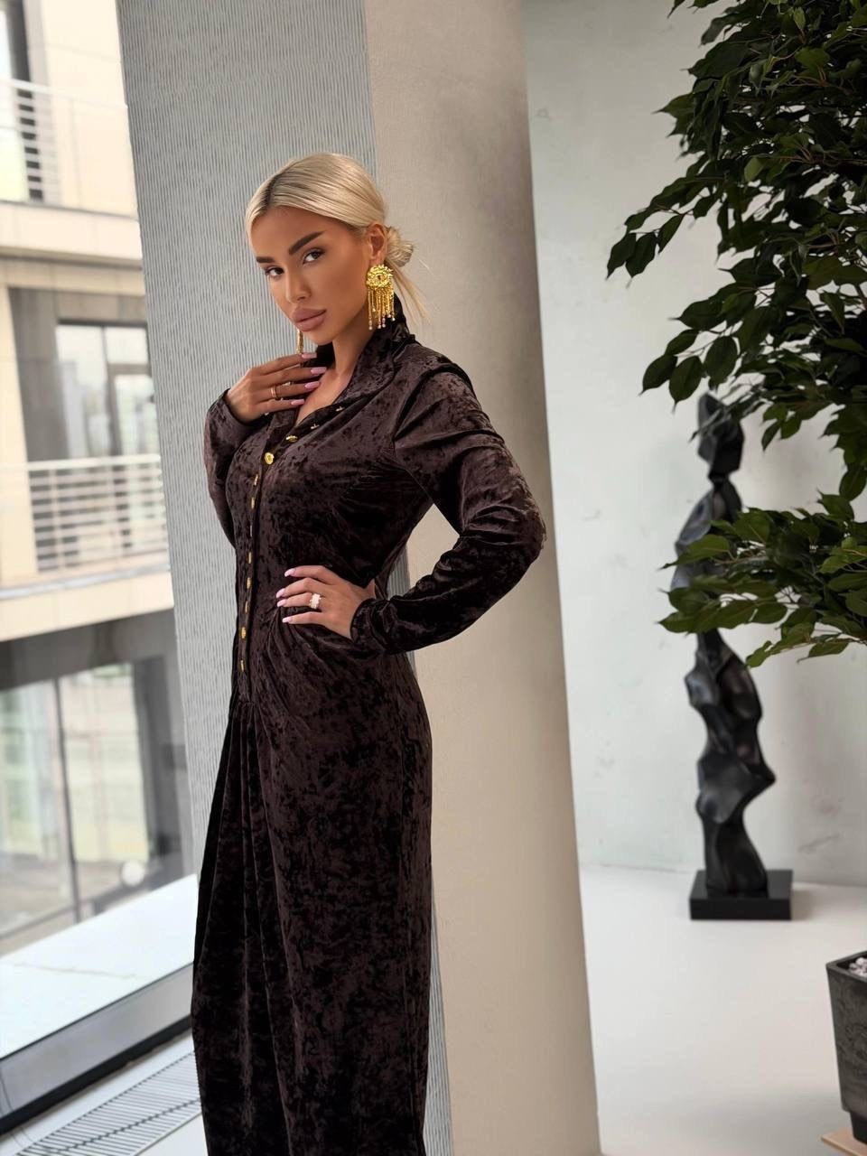 prettylittlething бархатное драпированное платье миди шоколадного цвета с разрезом на рукавах,бархатное драпированное платье миди шоколадного цвета с разрезом на рукавах,бархатное платье,платье бархат