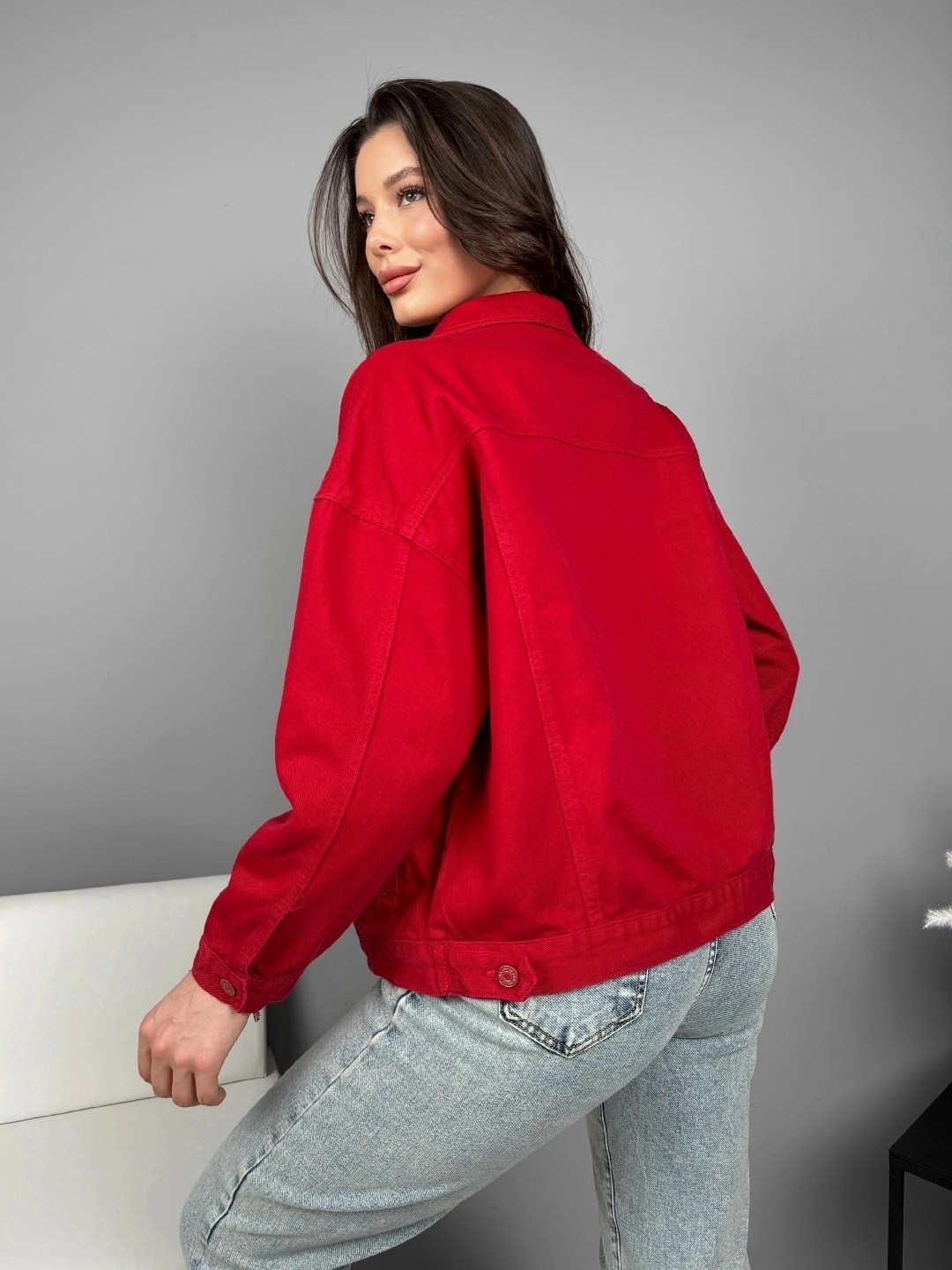 джинсовая куртка,куртка джинсовая женская,классическая джинсовая куртка женская,куртка модная,джинсовая куртка повседневная