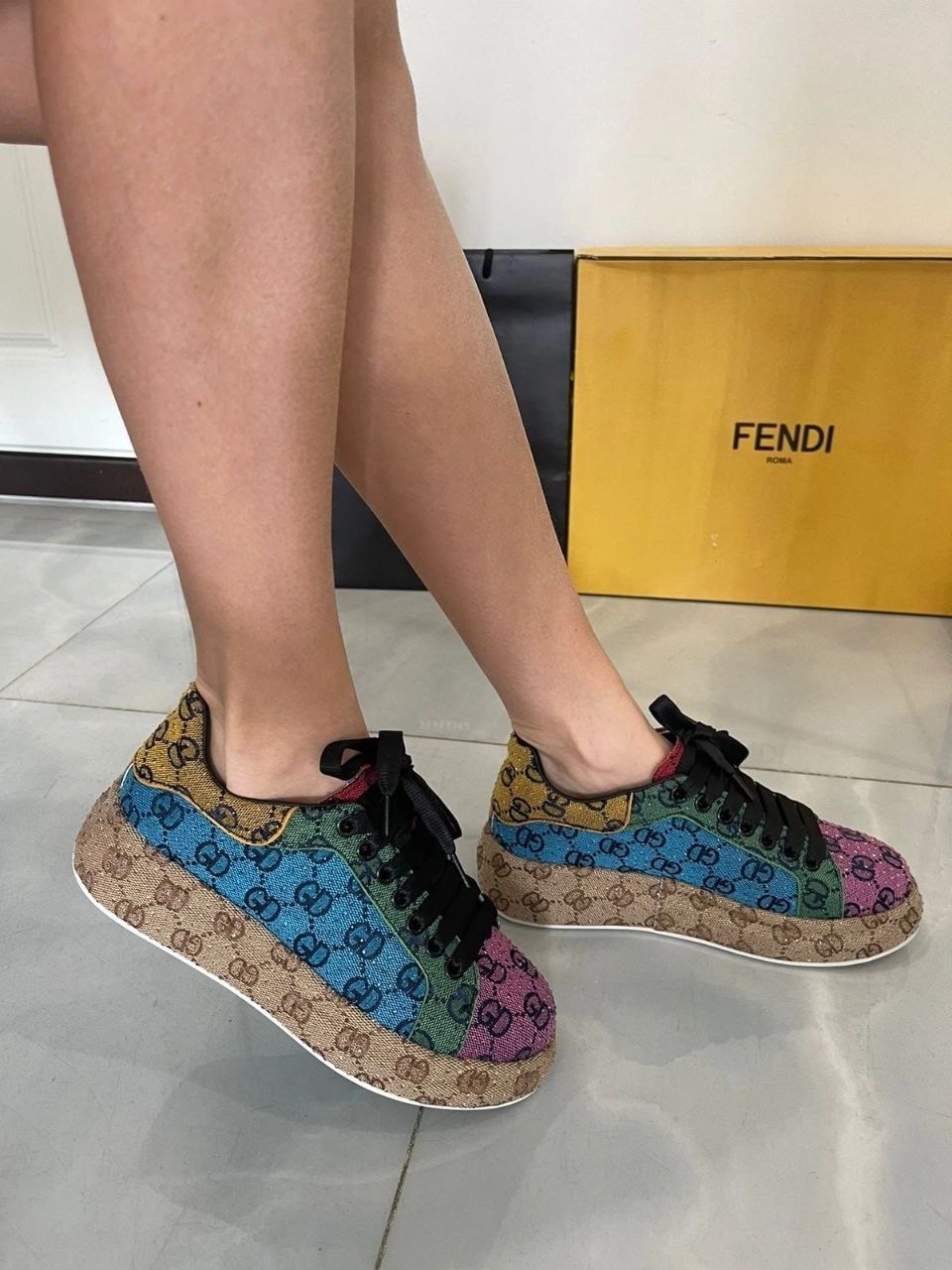 ,женская ,женские кроссовки,удобные кроссовки,кроссовки гуччи цветные