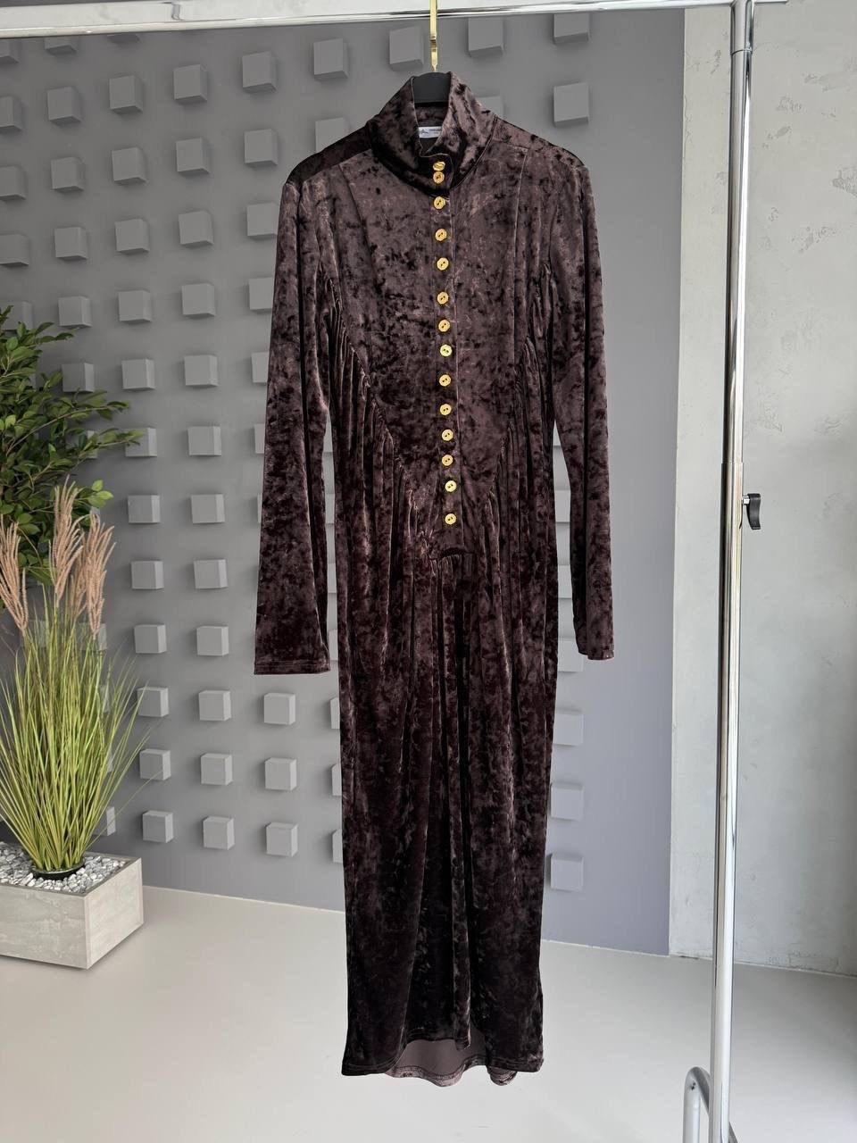 prettylittlething бархатное драпированное платье миди шоколадного цвета с разрезом на рукавах,бархатное драпированное платье миди шоколадного цвета с разрезом на рукавах,бархатное платье,платье бархат