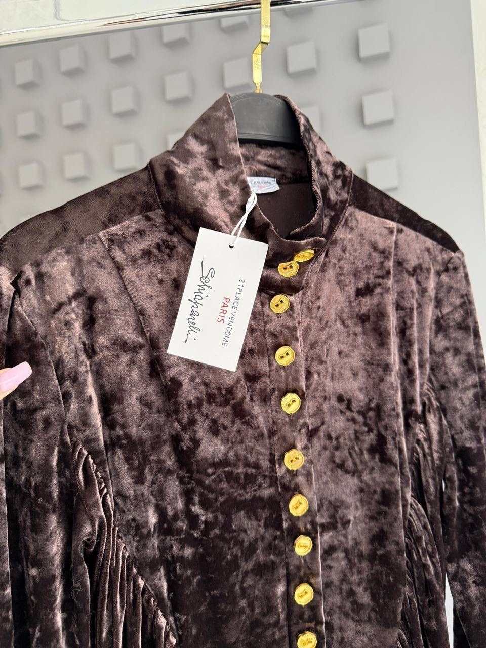 prettylittlething бархатное драпированное платье миди шоколадного цвета с разрезом на рукавах,бархатное драпированное платье миди шоколадного цвета с разрезом на рукавах,бархатное платье,платье бархат