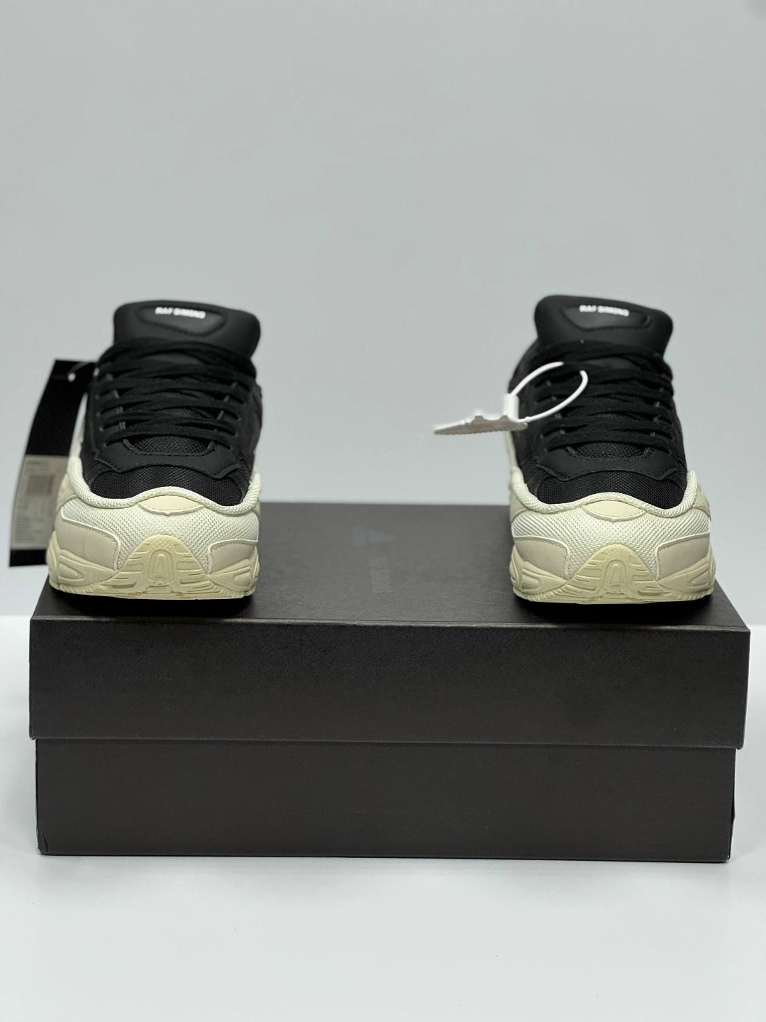 adidas x raf simons ozweego white & black,adidas ozweego raf simons black white,кроссовки adidas raf simons ozweego cream white,adidas raf simons x ozweego cream white,adidas raf simons ozweego 3 crea