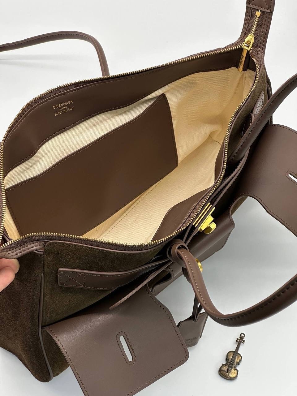 женская замшевая сумка balenciaga коричневая с кожаными вставками,сумка balenciaga,женская сумка из натуральной замши и кожи от balenciaga,сумка из натуральной кожи balenciaga женская,сумка женская за