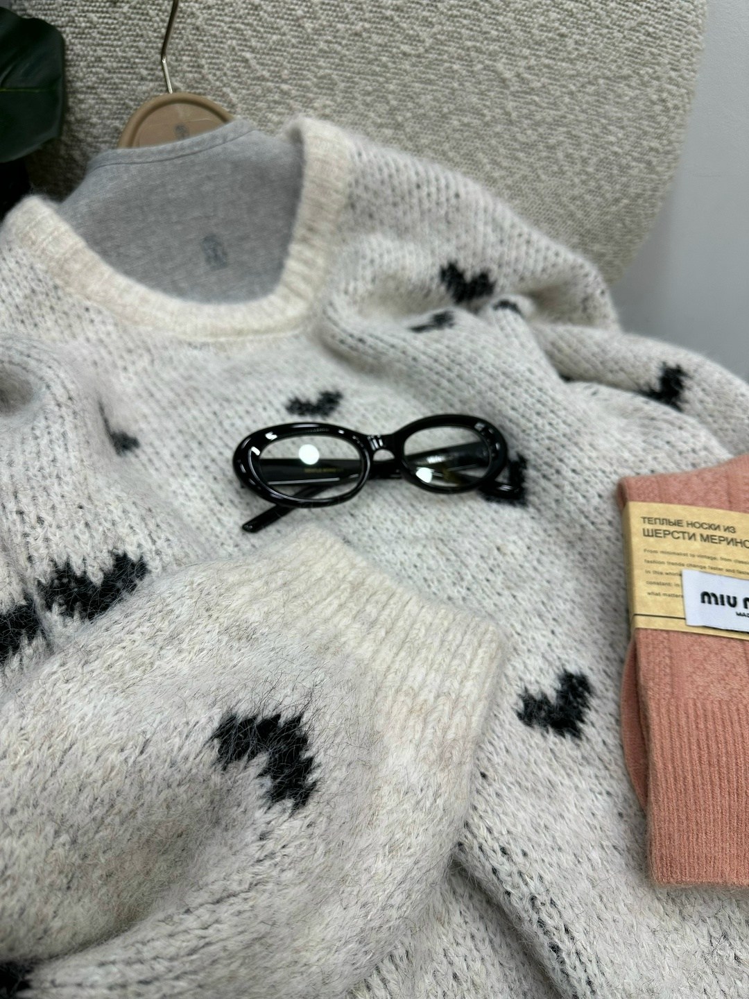 женский серый свитер с цветочным принтом и бриллиантами,джемпер для девочек,свитер женский модный мир,свитер зимние,свитер серый стразами