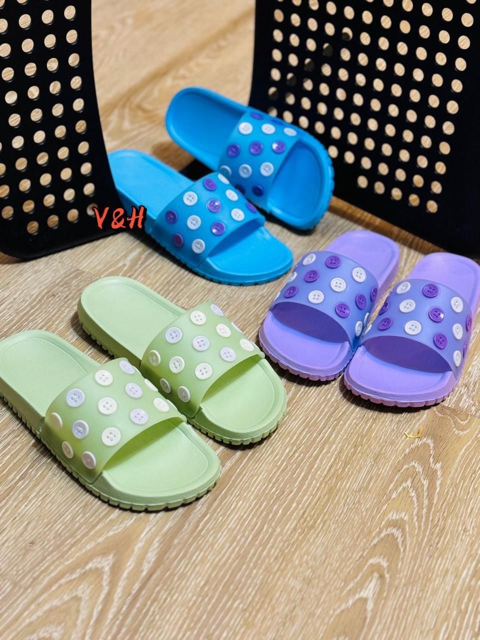 ,шлепанцы женские,модные тапочки,шлепанцы,летние тапочки