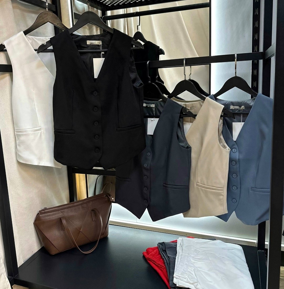 жилет женский классический костюмный,жилет классический,костюм с жилетом брючный классический,женский жилет,жилет